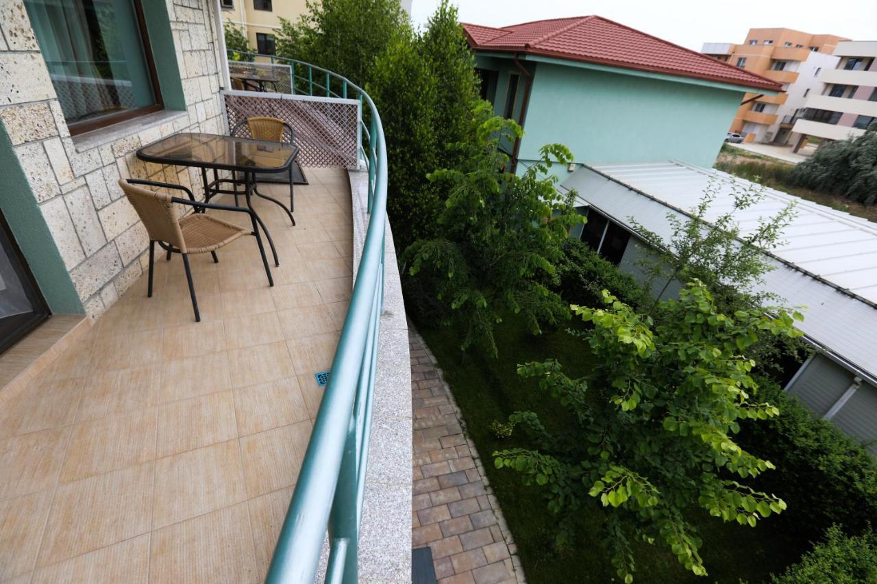Cameră King cu balcon