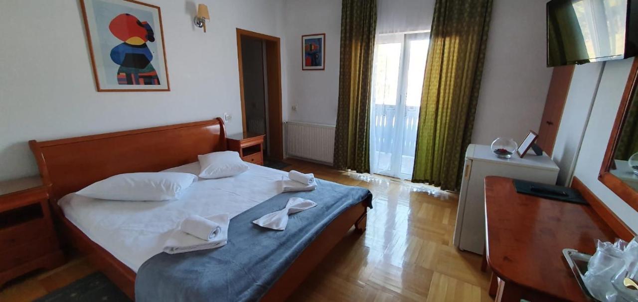 Cameră dublă Deluxe cu balcon