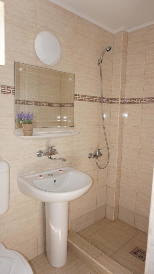 Cameră triplă cu baie privată