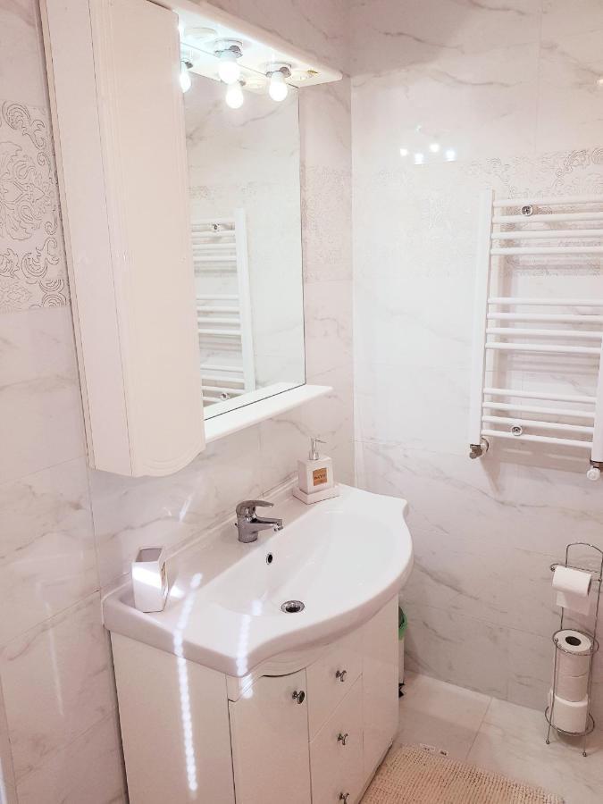 Studio with Spa Bath,1025016835:JPEG