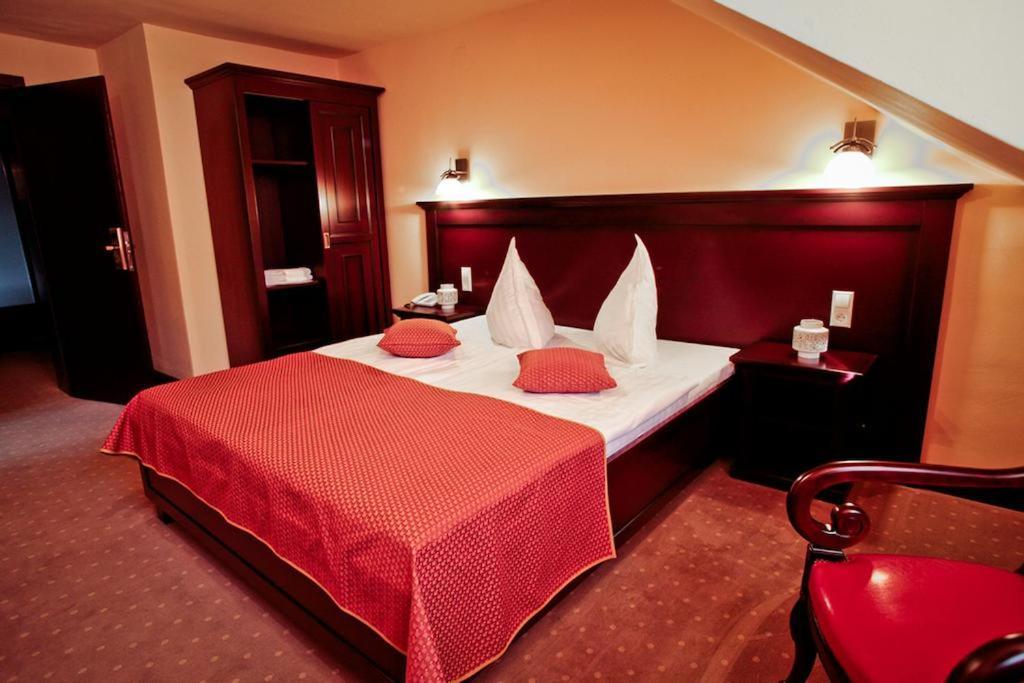 Small Double Room,1544843152:JPEG