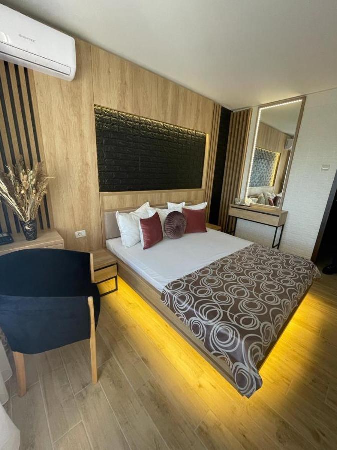 Doppel- oder Zweibettzimmer mit seitlichem Meerblick