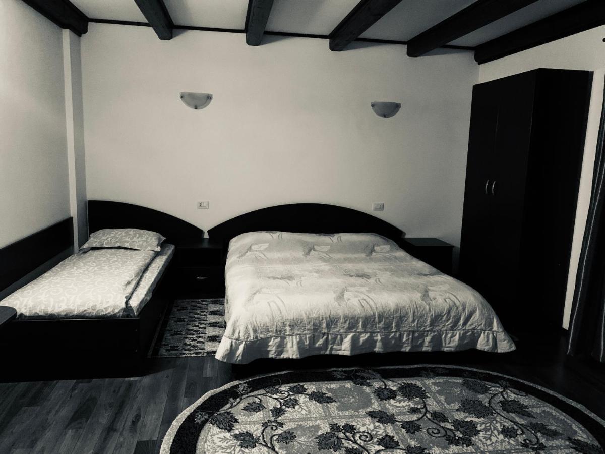 Cameră triplă