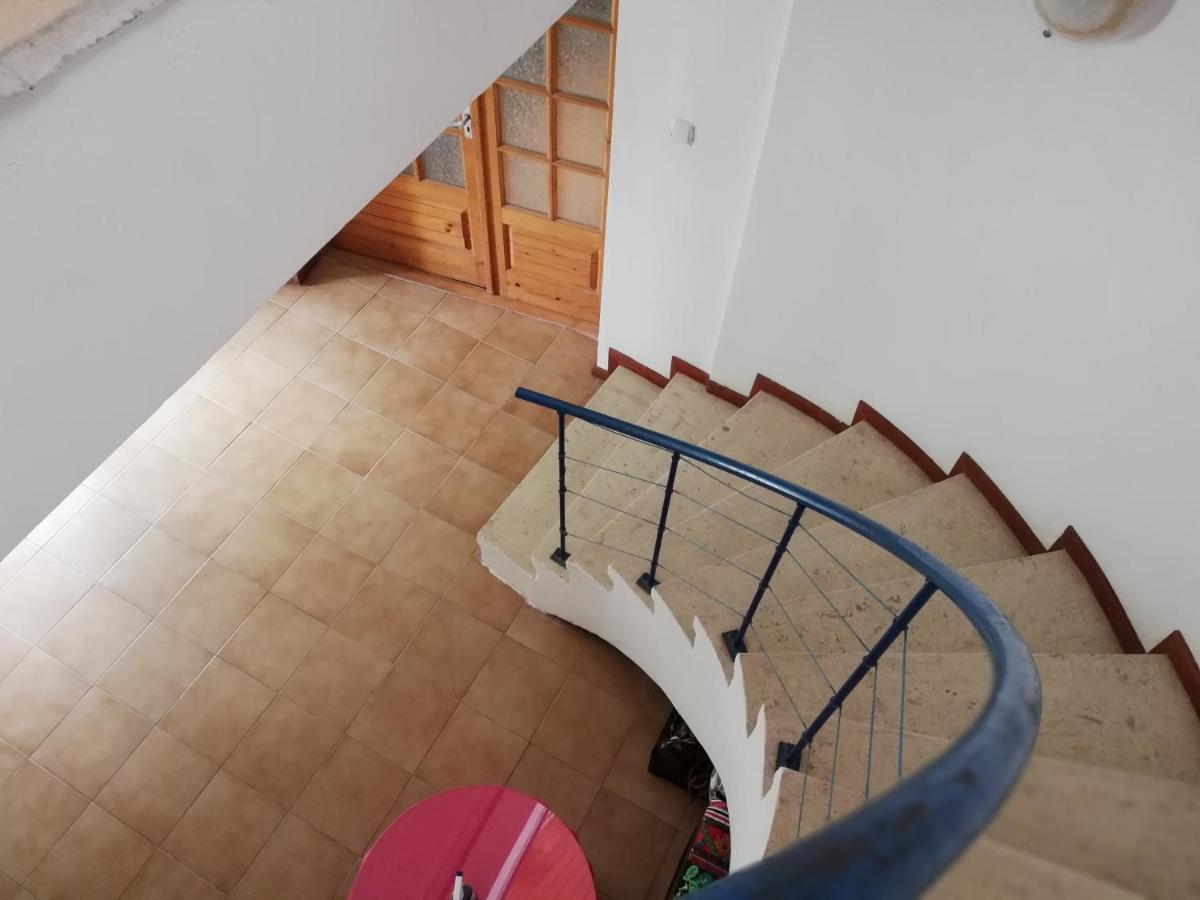 Cameră de familie cu vedere la grădină