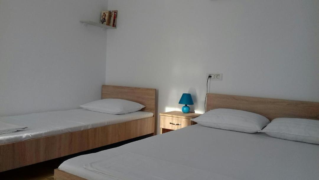 Cameră triplă cu baie privată