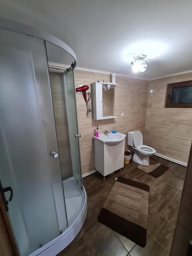 Cameră dublă cu baie privată