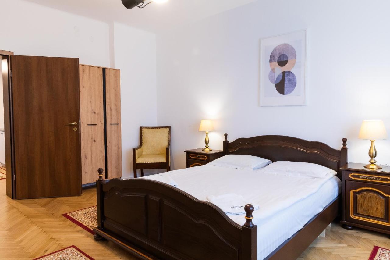 Deluxe Studio,1084162171:JPEG