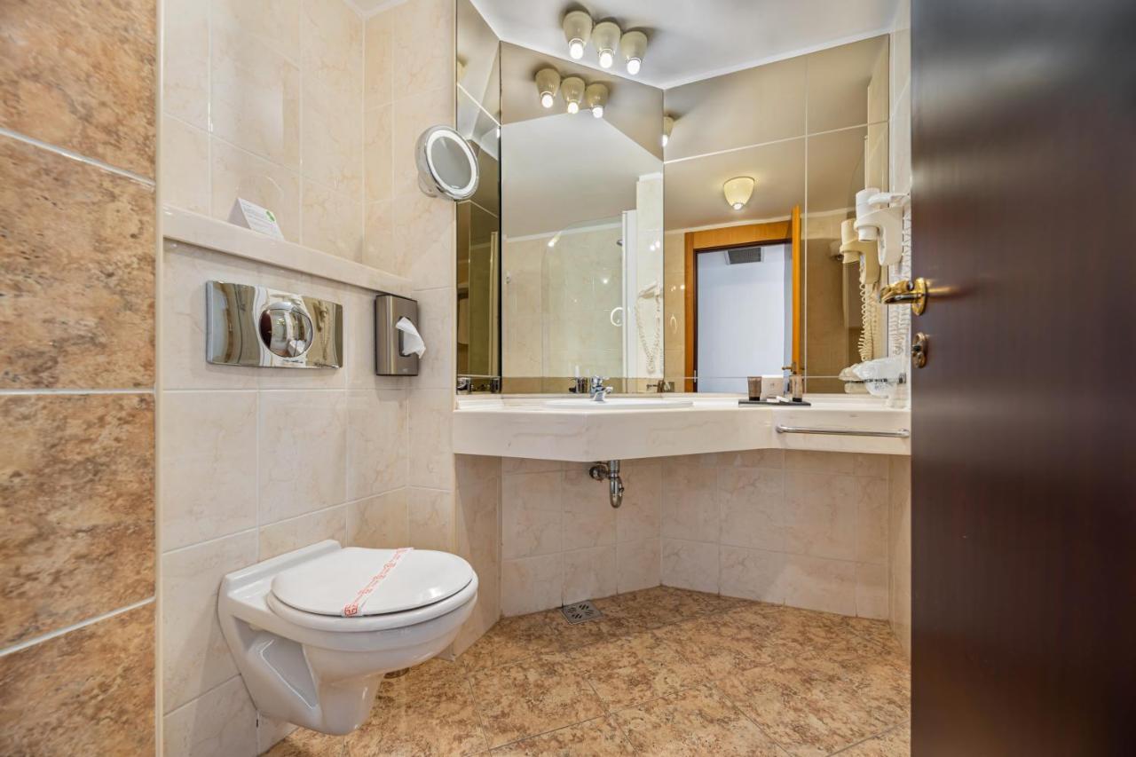 Queen Executive Room with Spa Access