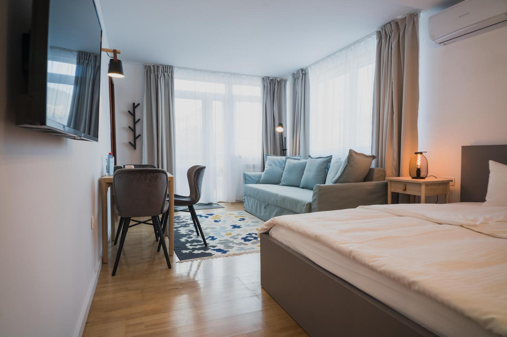 Cameră dublă Deluxe cu balcon