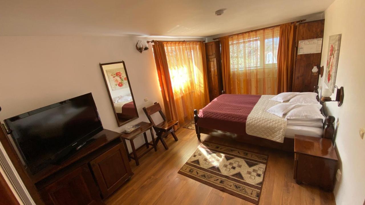 Cameră dublă Deluxe cu balcon