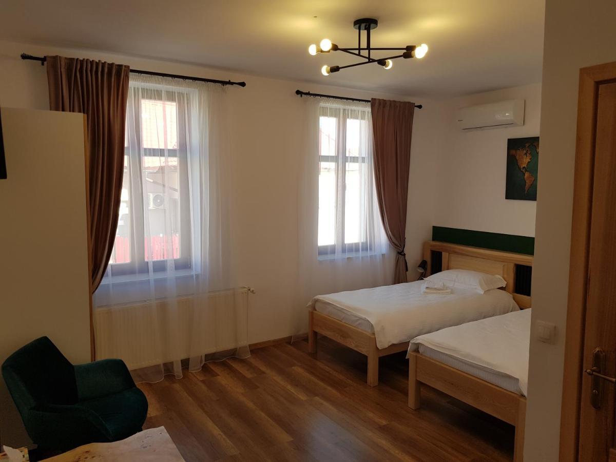 Cameră triplă cu baie privată