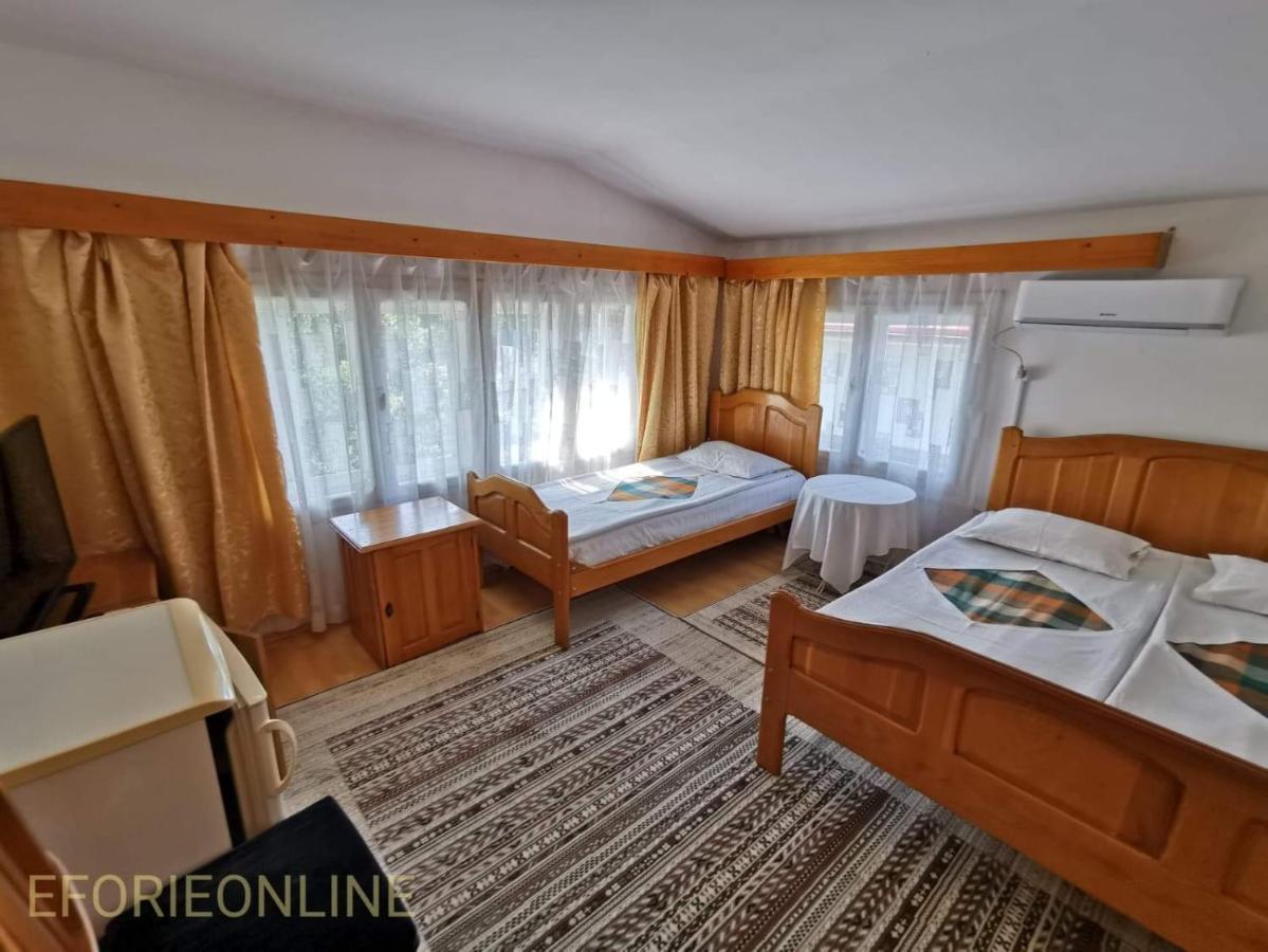 Cameră triplă cu baie externă privată
