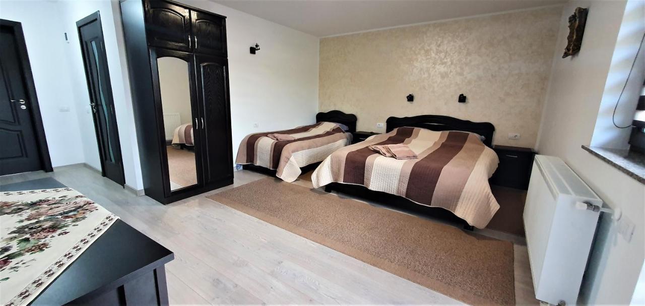 Cameră triplă cu balcon