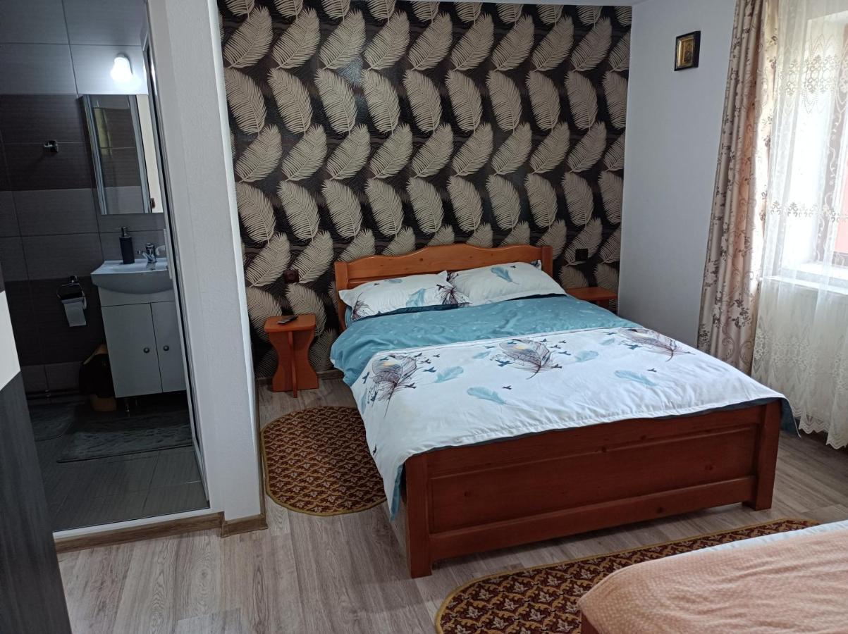 Cameră triplă cu baie privată