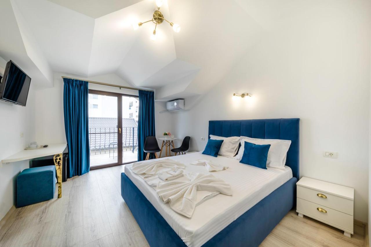 Cameră dublă Deluxe cu balcon