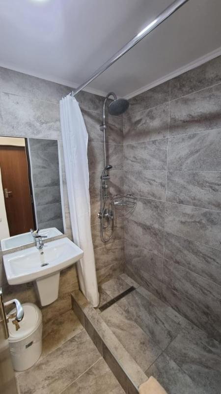 Suită cu vedere la grădină