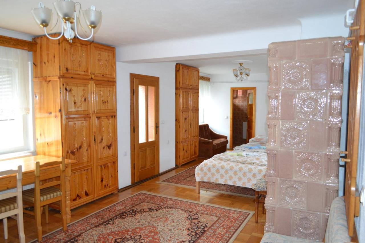 Cameră cvadruplă cu balcon