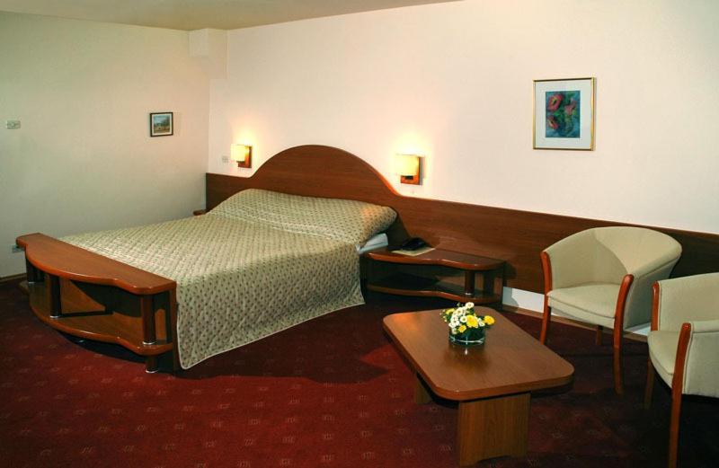 Double Room,332398432:JPEG