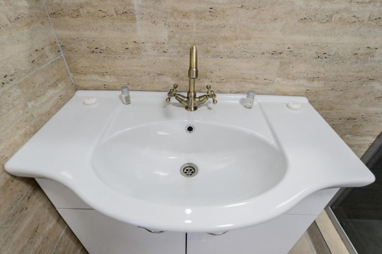 Cameră triplă basic