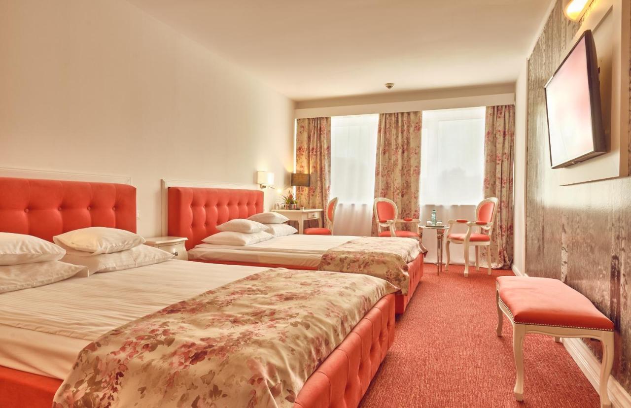 Chambre Familiale Deluxe PLUS - Vue sur Palais du Parlement