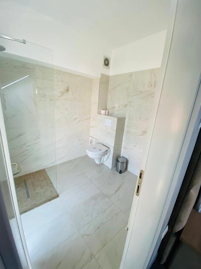 Driepersoonskamer met Eigen Badkamer