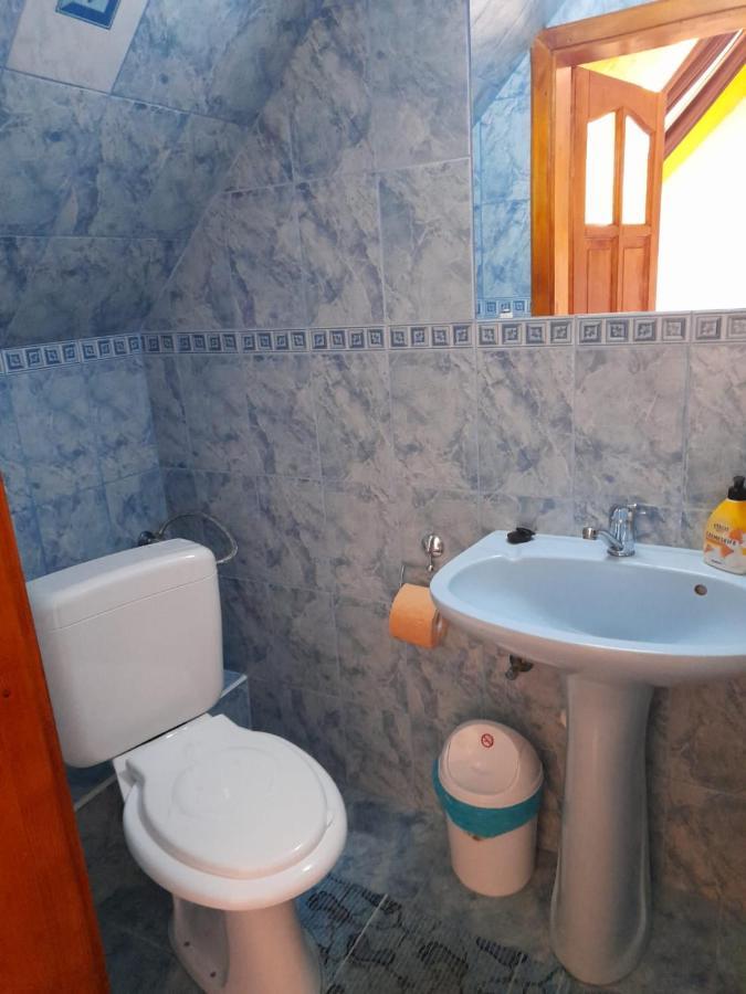 Cameră triplă cu baie