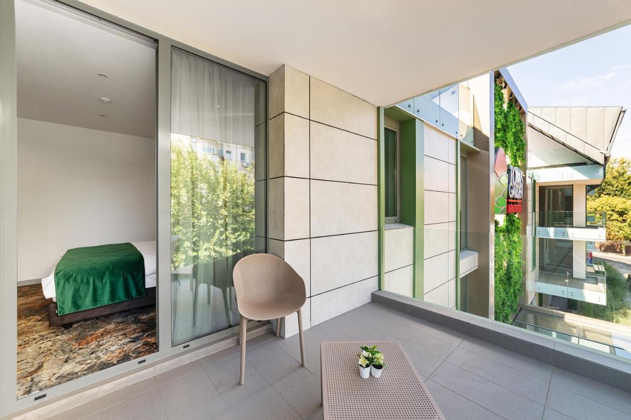 Queen Studio with Balcony and Kitchenette
