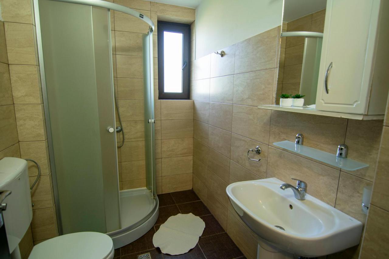 Cameră dublă cu baie privată