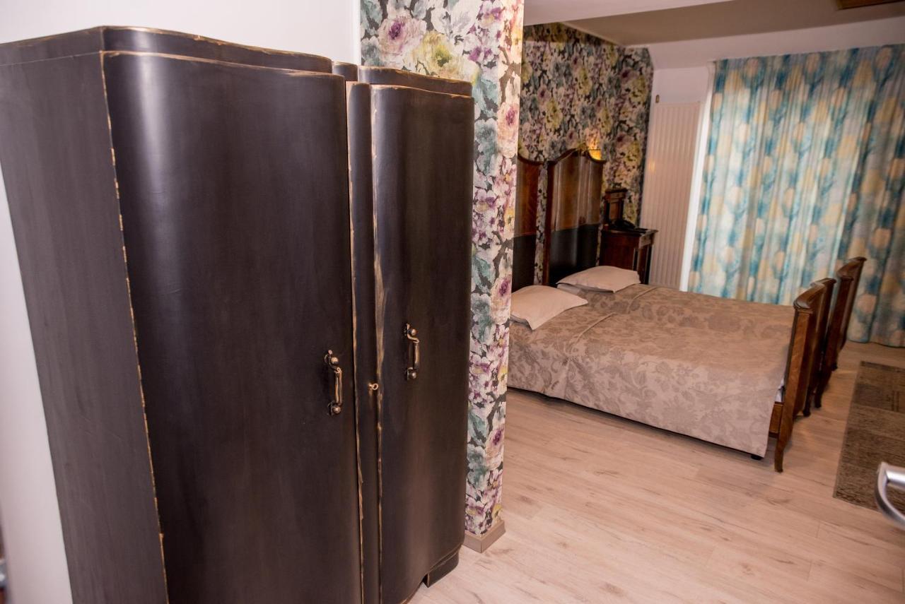 Doppel- oder Zweibettzimmer