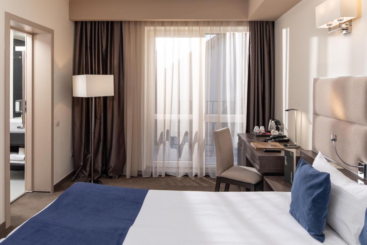 Standard Double Room,402440277:JPEG