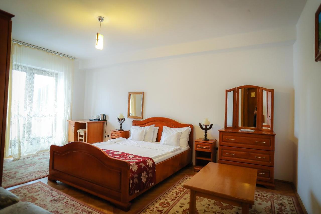 Suite with Mountain View