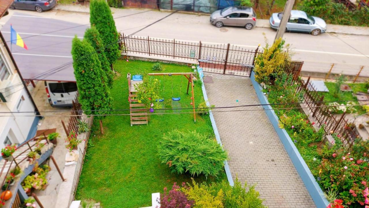 Cameră dublă cu vedere la munte