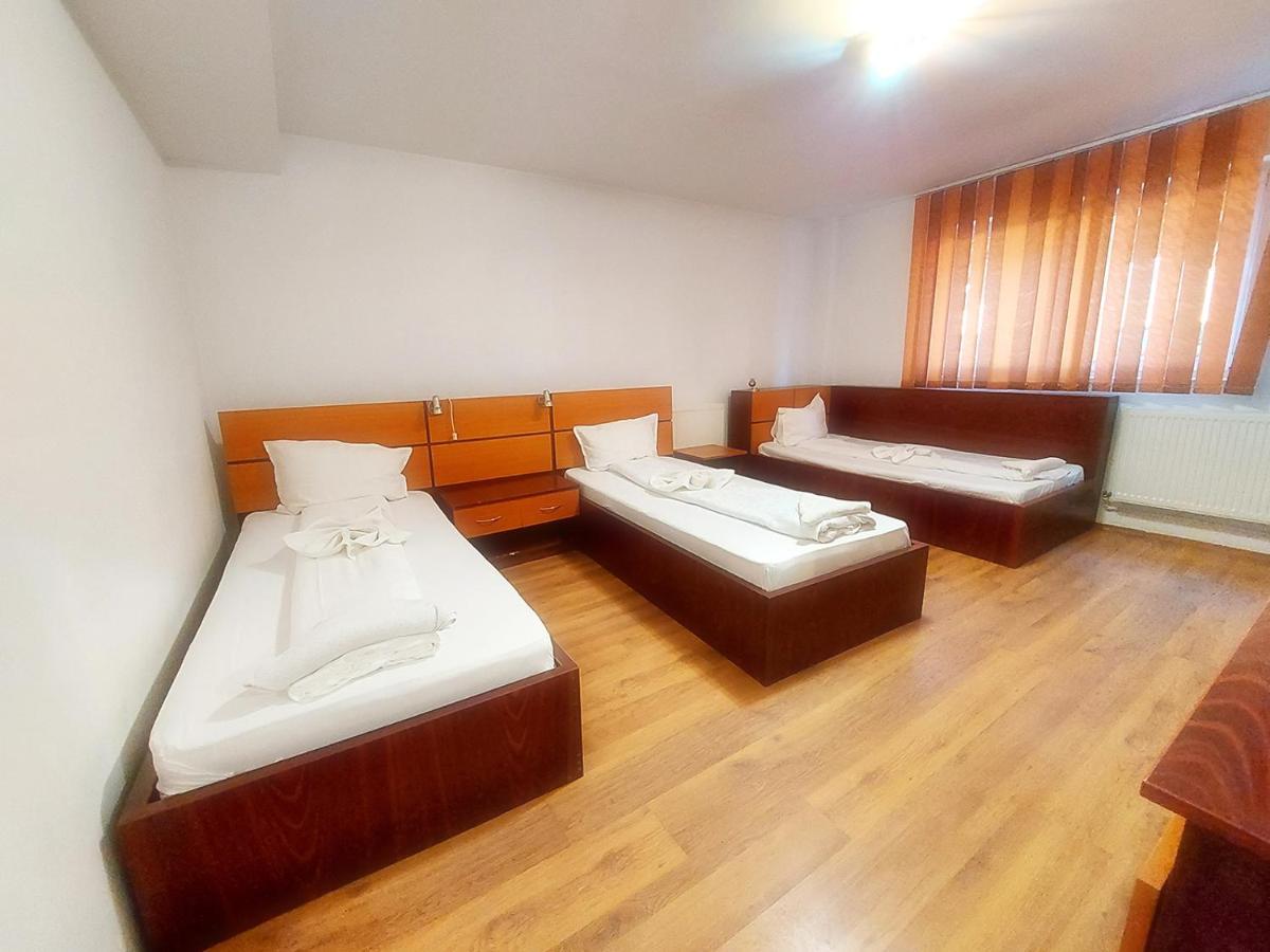 Cameră triplă