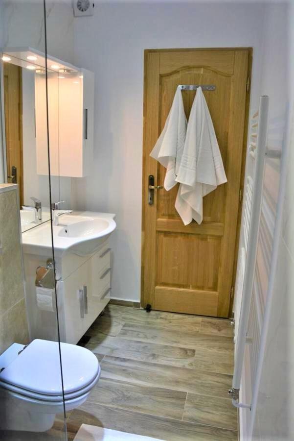 Standard Zimmer mit Kingsize-Bett