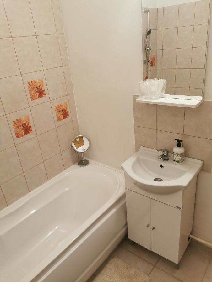 Cameră triplă cu baie privată
