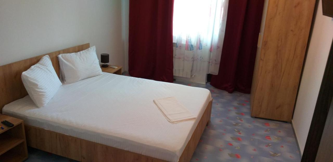 Cameră dublă cu baie privată