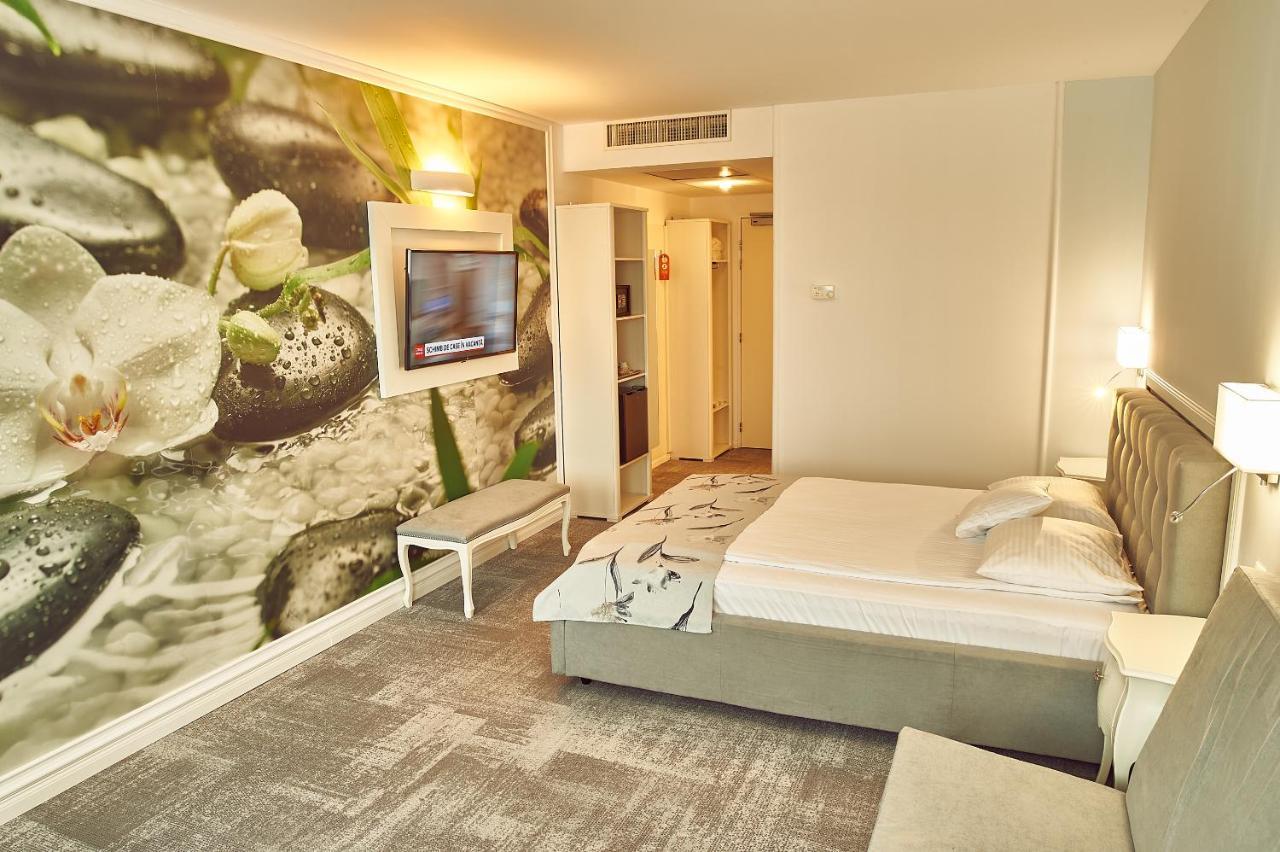 Deluxe Family Room with sofabed Palace of Parliament view,1206046831:JPEG