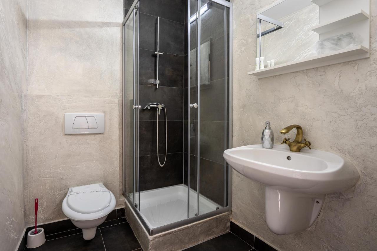 Cameră triplă cu baie privată