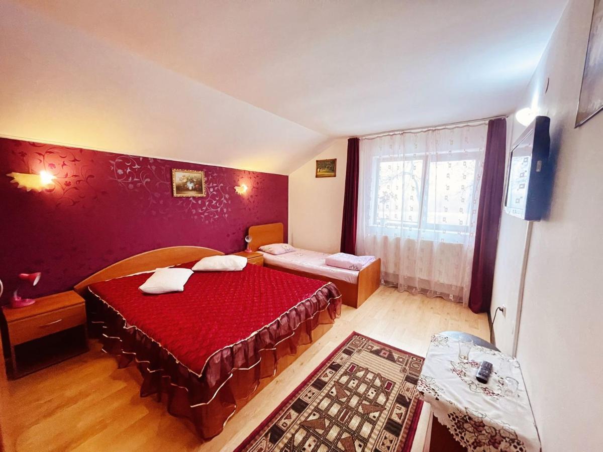 Cameră triplă cu baie privată