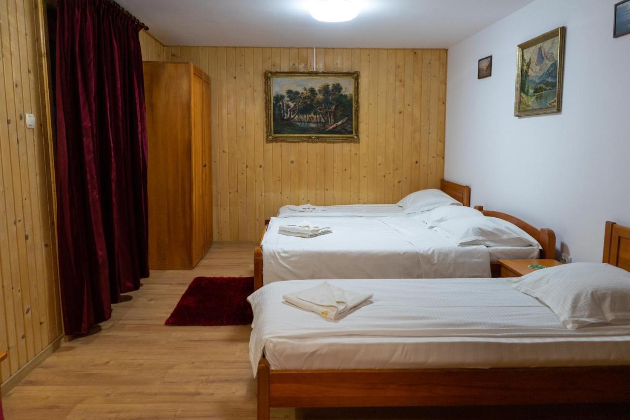 Cameră triplă cu balcon