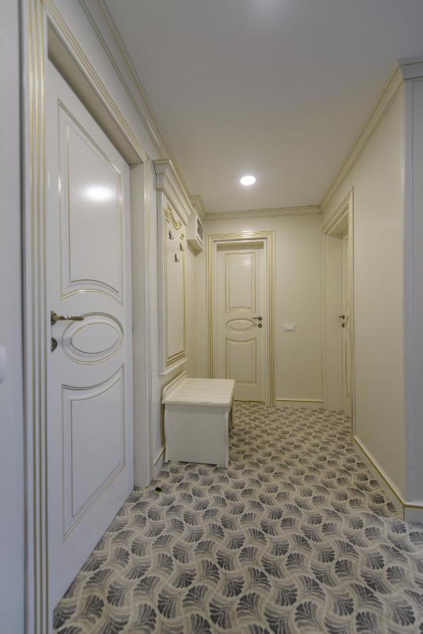 Apartament cu vedere la piscină