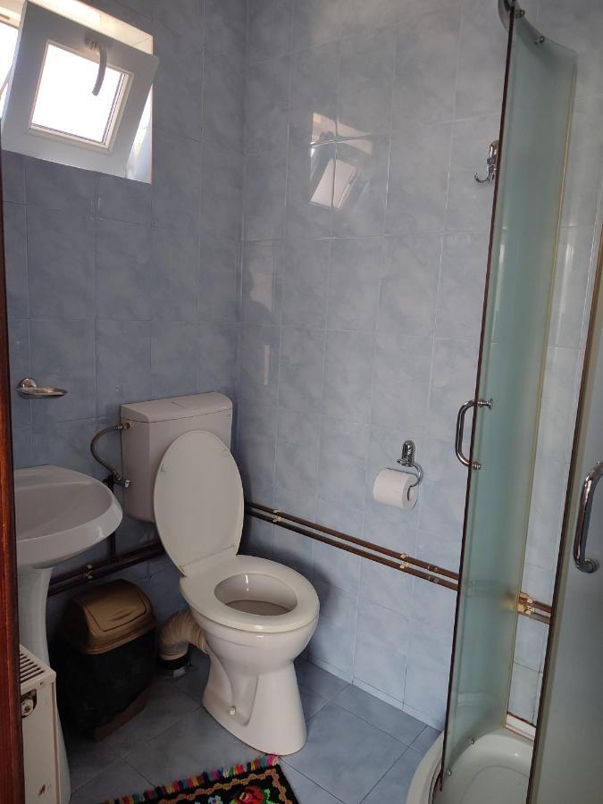 Cameră dublă cu balcon (2 adulți + 1 copil)