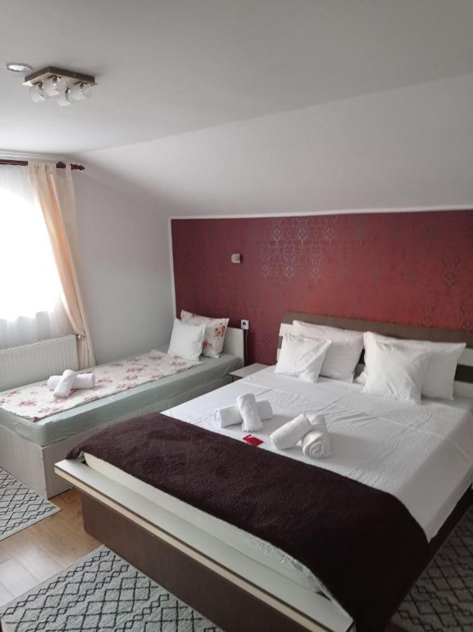 Cameră triplă cu balcon