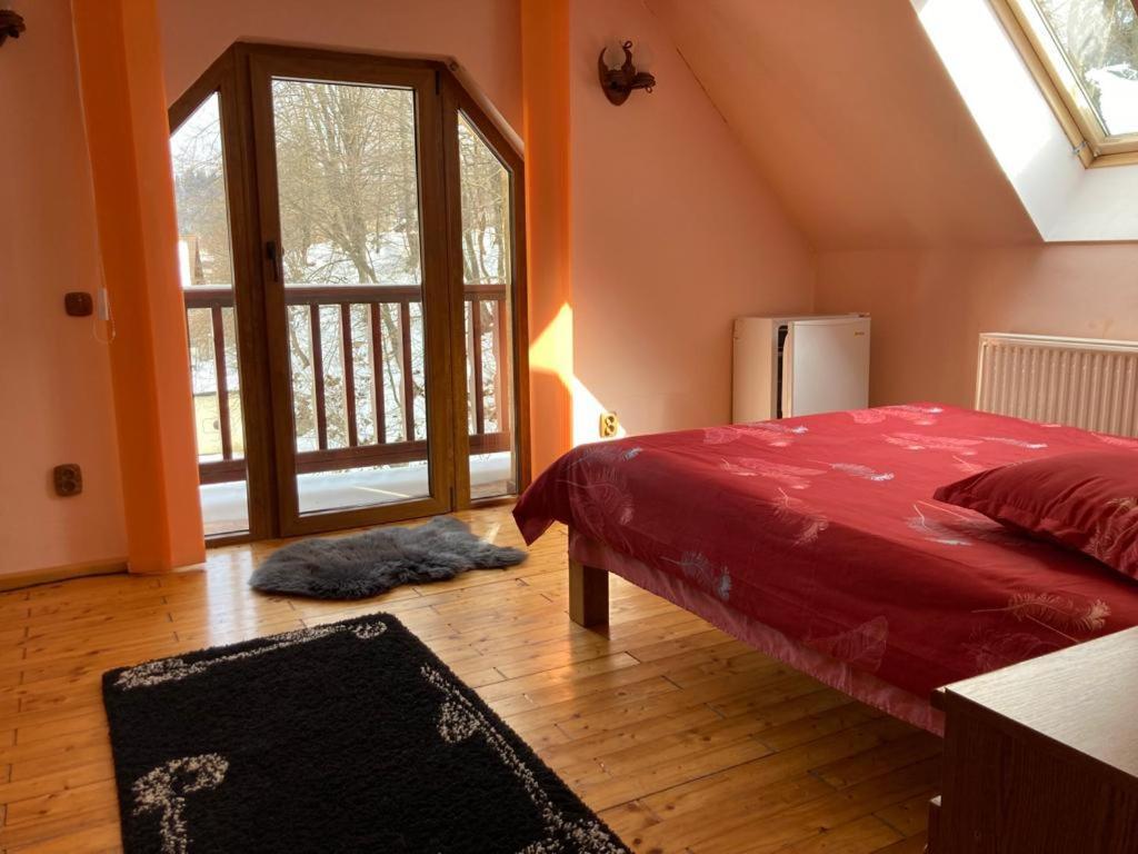 Cameră dublă cu baie privată