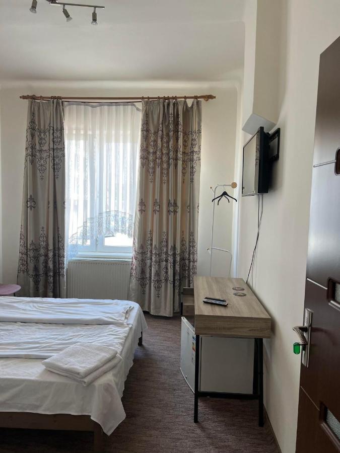 Budget Double Room,1266031858:JPEG