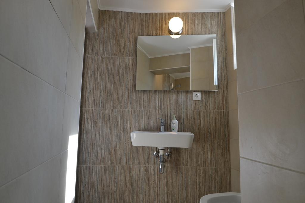 Standard Doppelzimmer mit Poolblick (Erdgeschoss)