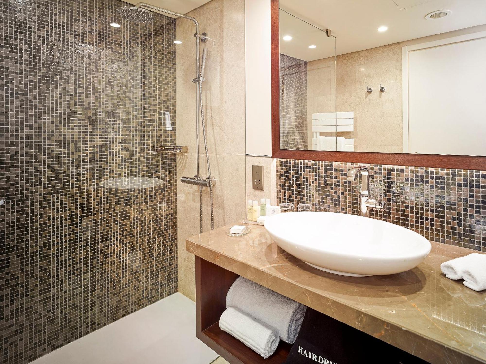 Standaard Kamer met Queensize Bed en Balkon