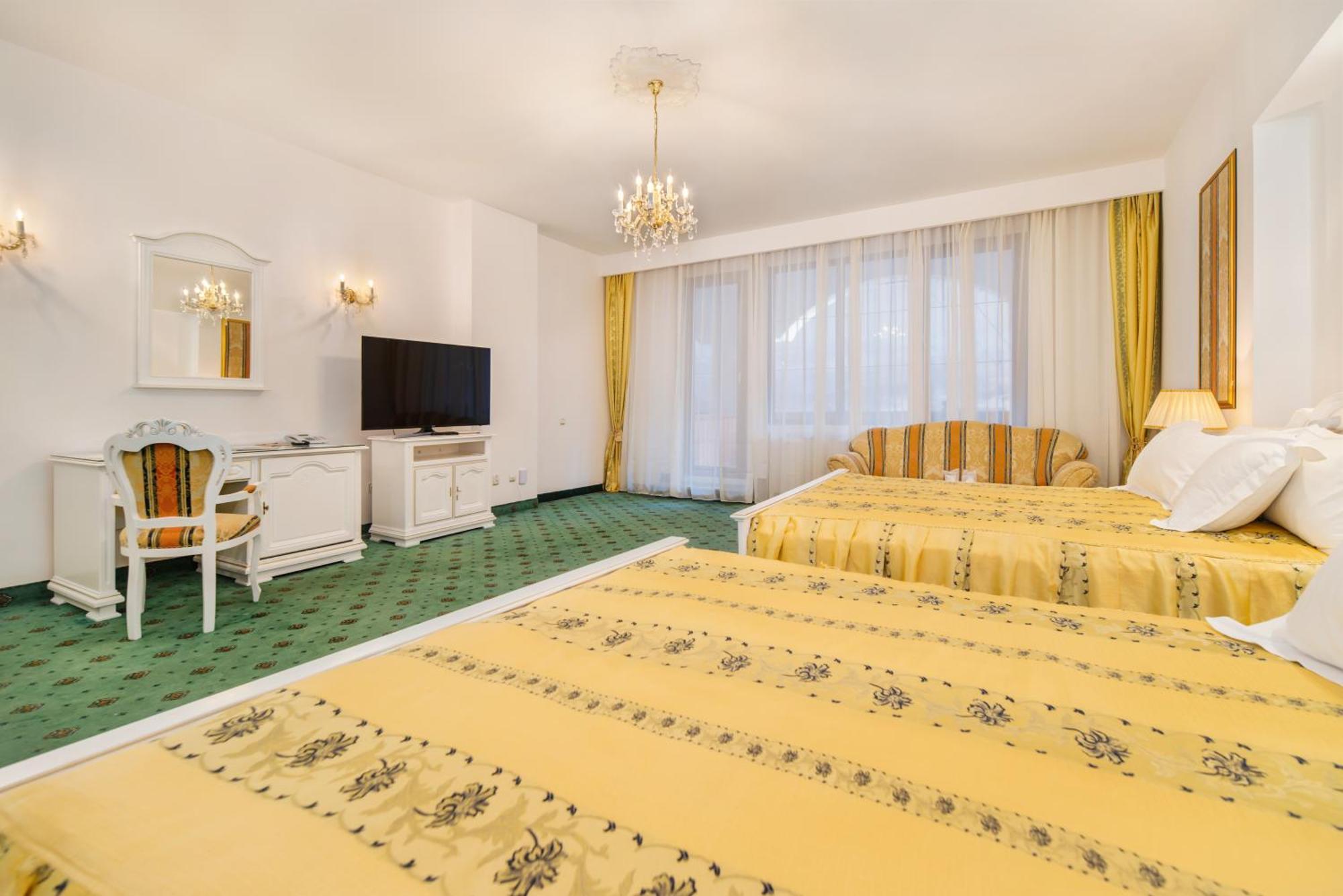 Deluxe Double Room Two King Beds Balcony,1284734554:JPEG