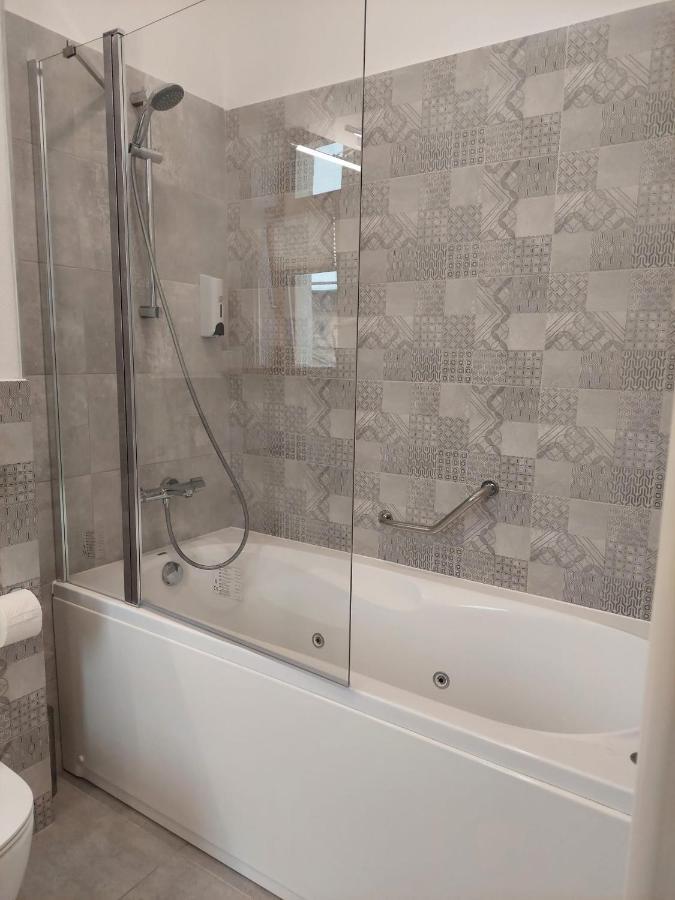 Cameră dublă cu cadă spa