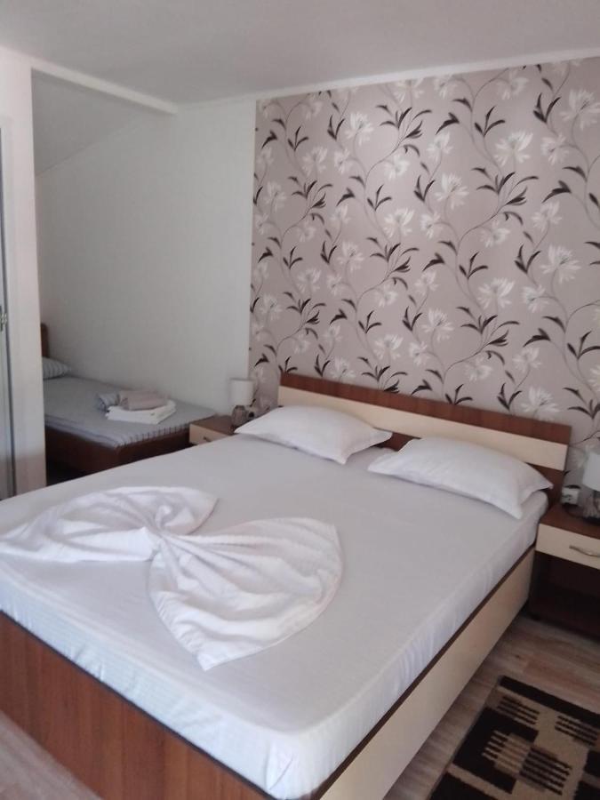 Cameră triplă cu balcon